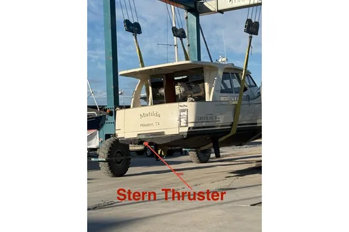 Greenline 33 Hybrid image