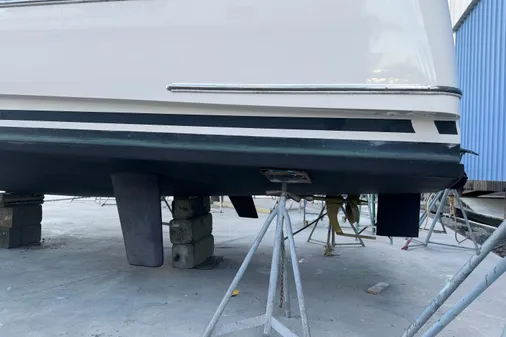 Greenline 33 Hybrid image