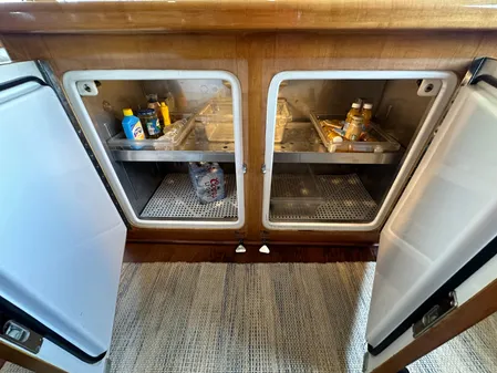 Donzi Custom Enclosed Flybridge image