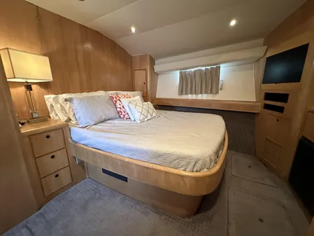 Donzi Custom Enclosed Flybridge image