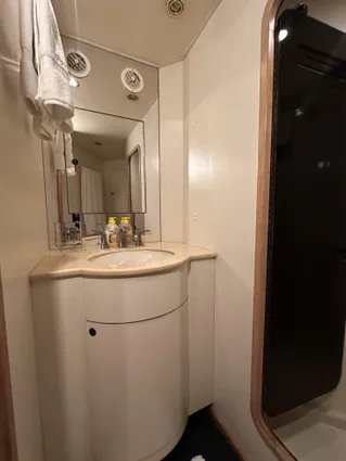 Donzi Custom Enclosed Flybridge image