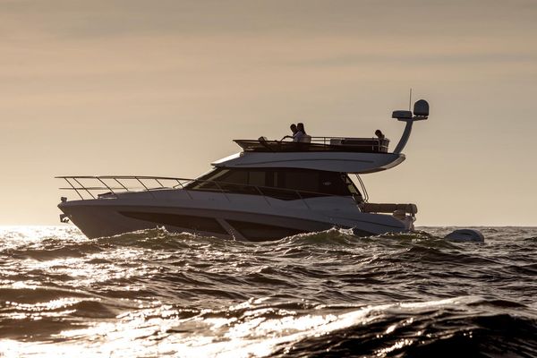 Regal 42 FXO - main image