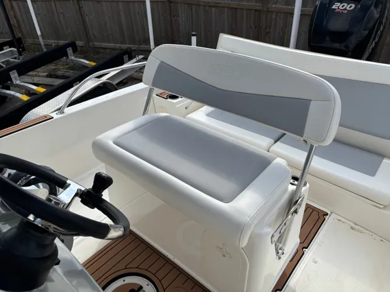 Boston Whaler 210 Dauntless image