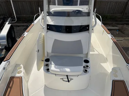Boston Whaler 210 Dauntless image