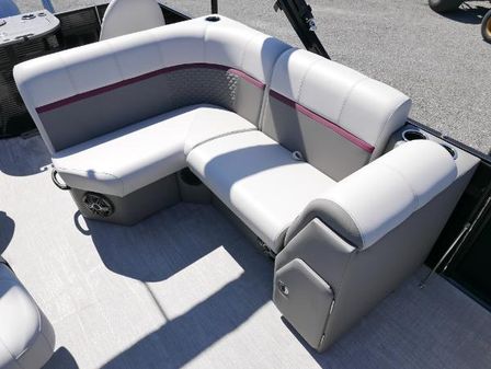 Qwest E-CLASS-820-XRE-CRUISE-LT image