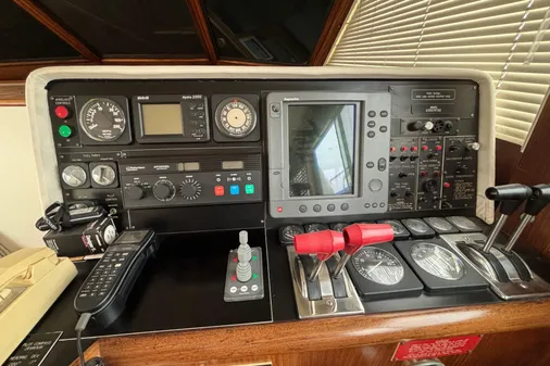 Hatteras 52-COCKPIT-MOTOR-YACHT image