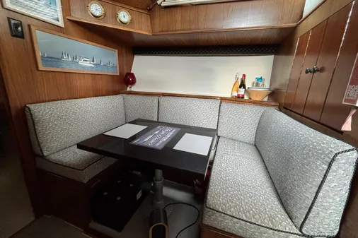 Hatteras 52-COCKPIT-MOTOR-YACHT image