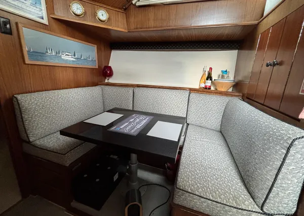Hatteras 52-COCKPIT-MOTOR-YACHT image