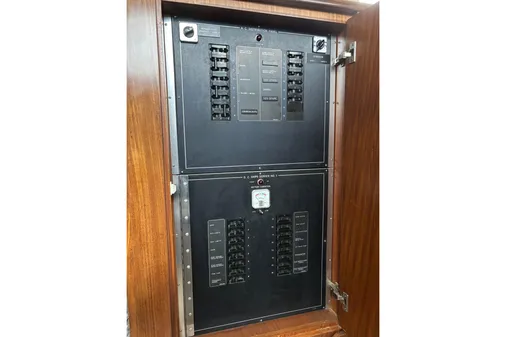 Hatteras 52-COCKPIT-MOTOR-YACHT image