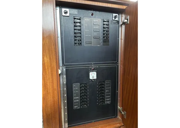 Hatteras 52-COCKPIT-MOTOR-YACHT image