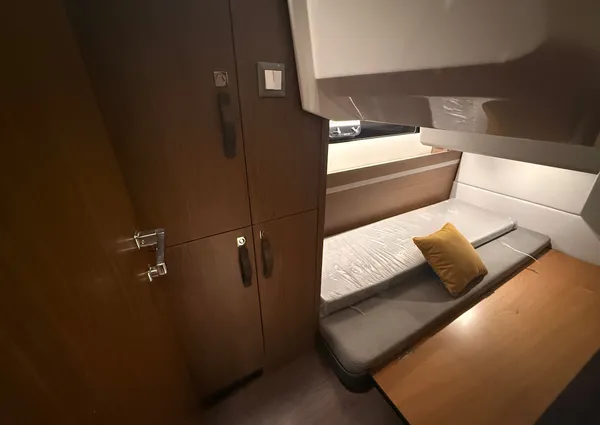 Beneteau ANTARES-12-FLY image