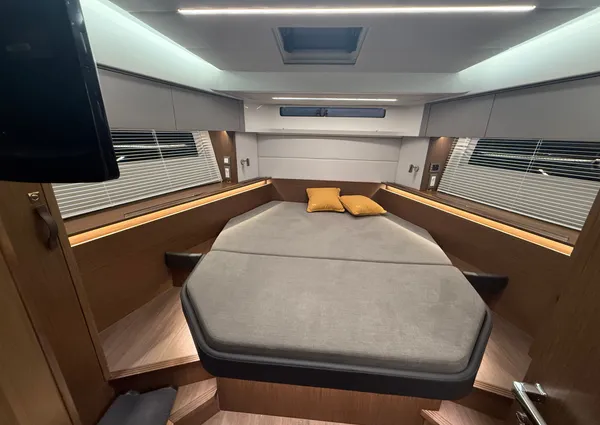 Beneteau ANTARES-12-FLY image