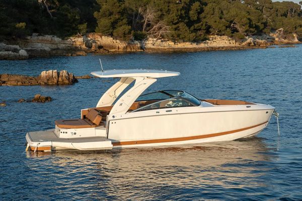 Four-winns H9 - main image