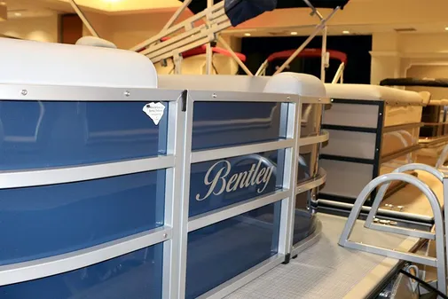 Bentley-pontoons LE-200-CW image