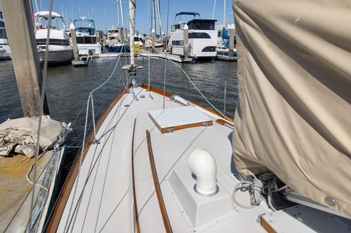 Hinckley 35 Pilot Sloop image
