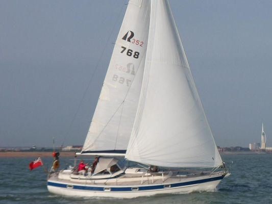 Hallberg-Rassy 352 - main image