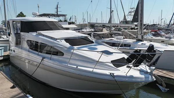 Sea Ray 40 Motor Yacht image