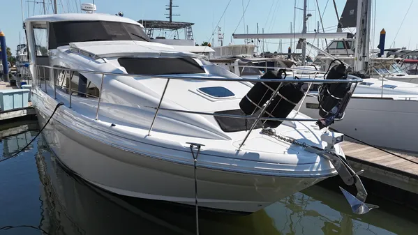 Sea Ray 40 Motor Yacht image