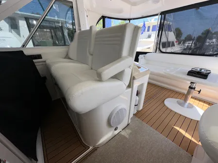 Sea Ray 40 Motor Yacht image