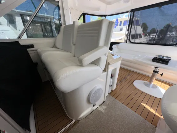 Sea Ray 40 Motor Yacht image