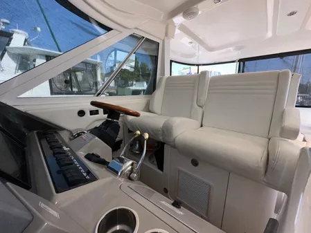 Sea Ray 40 Motor Yacht image