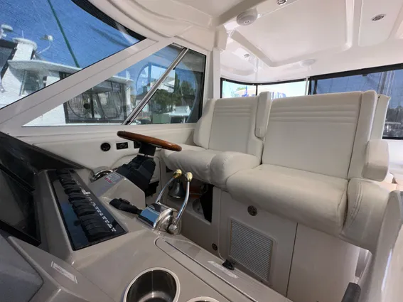 Sea Ray 40 Motor Yacht image