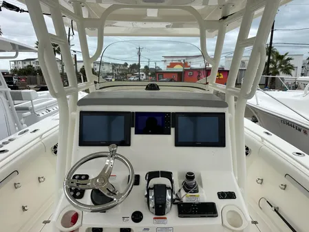 Mako 334 Center Console image