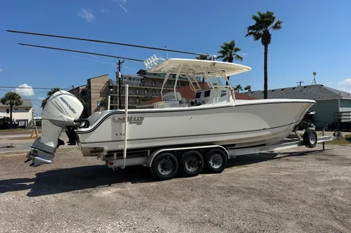 Mako 334 Center Console image