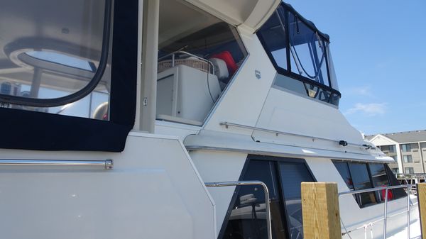 Carver 440-AFT-CABIN-MOTOR-YACHT image