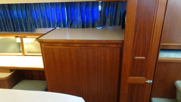 Carver 440-AFT-CABIN-MOTOR-YACHT image