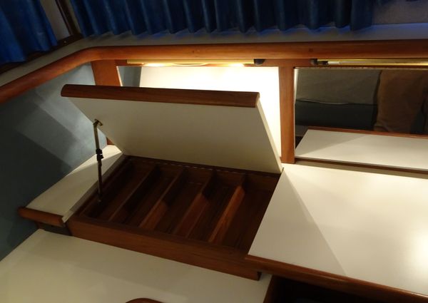 Carver 440-AFT-CABIN-MOTOR-YACHT image