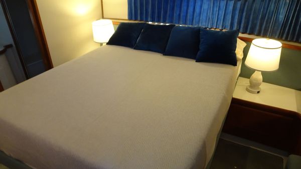 Carver 440-AFT-CABIN-MOTOR-YACHT image