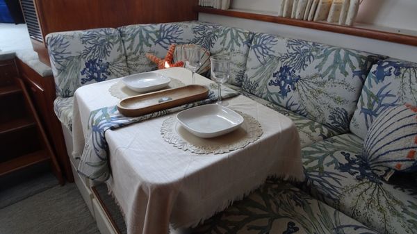 Carver 440-AFT-CABIN-MOTOR-YACHT image