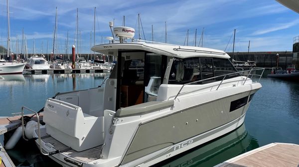 Jeanneau NC 9