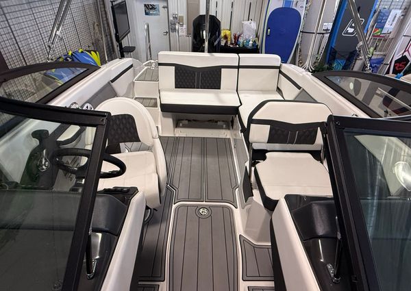 Monterey M205-FAMILY-BOWRIDER image