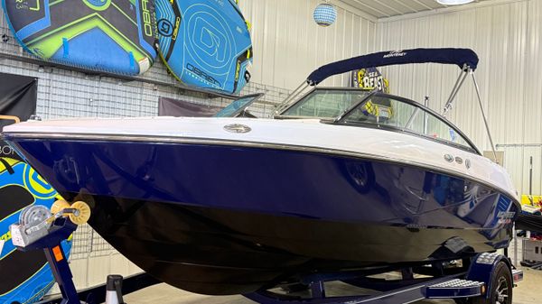 Monterey M205 Family Bowrider