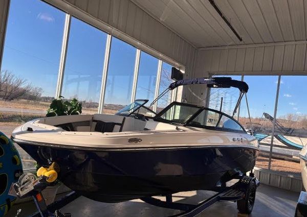 Monterey M205-FAMILY-BOWRIDER image