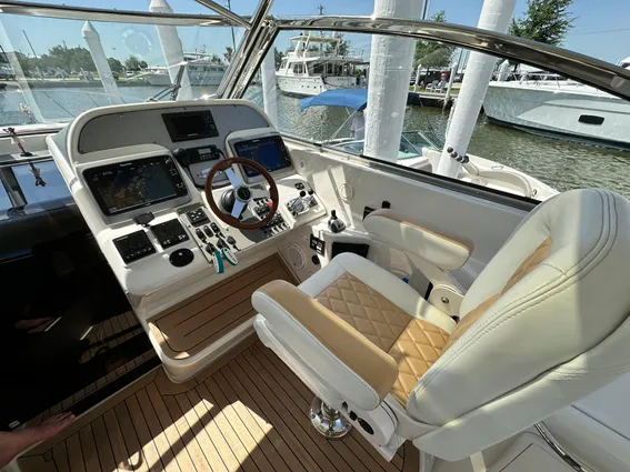 Chris-Craft Roamer 40 image