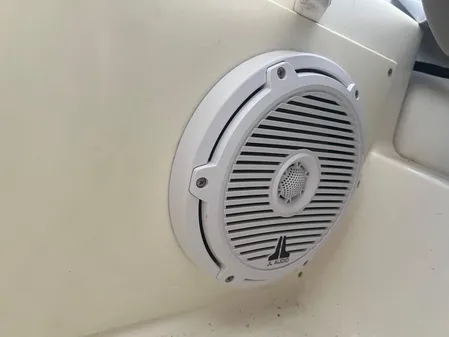 Zodiac Yachtline 420 Deluxe image