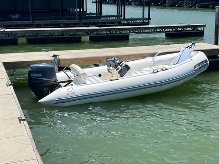 Zodiac Yachtline 420 Deluxe image