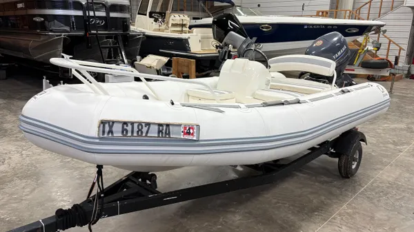 Zodiac Yachtline 420 Deluxe image