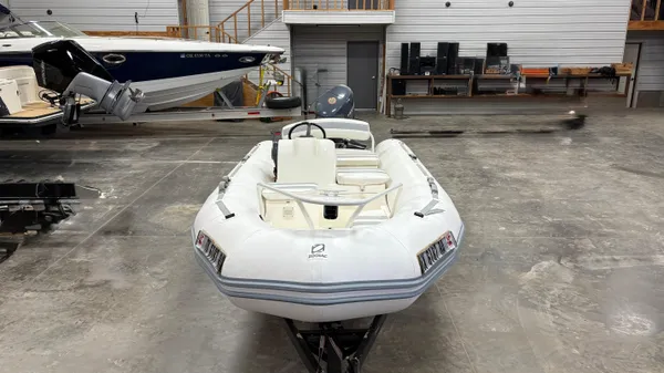 Zodiac Yachtline 420 Deluxe image