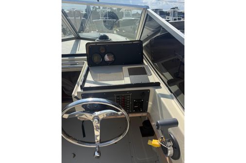 Boston-whaler REVENGE-20 image