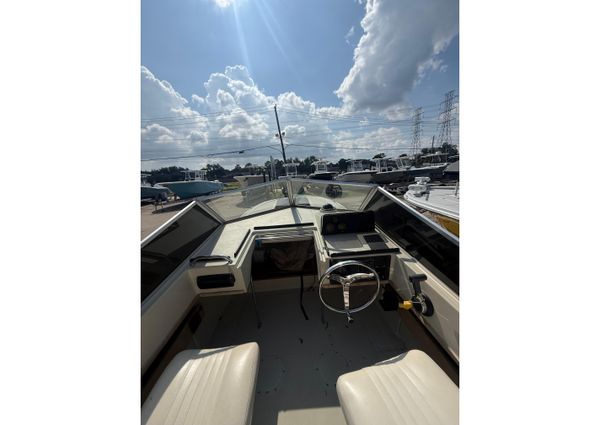 Boston-whaler REVENGE-20 image