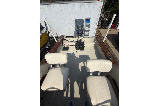 Boston-whaler REVENGE-20 image