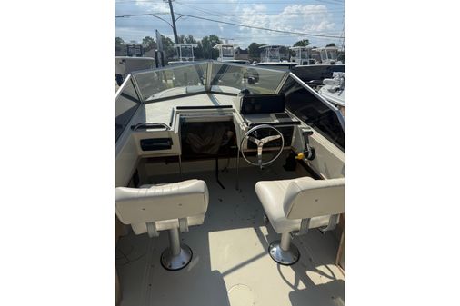 Boston-whaler REVENGE-20 image