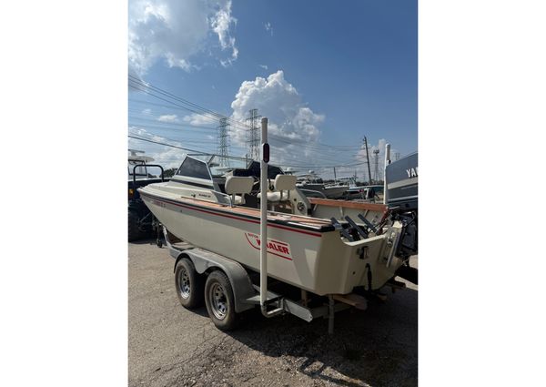 Boston-whaler REVENGE-20 image