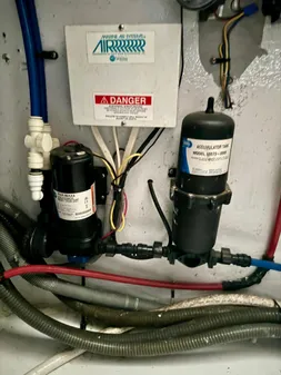 Luhrs 36 Convertible image