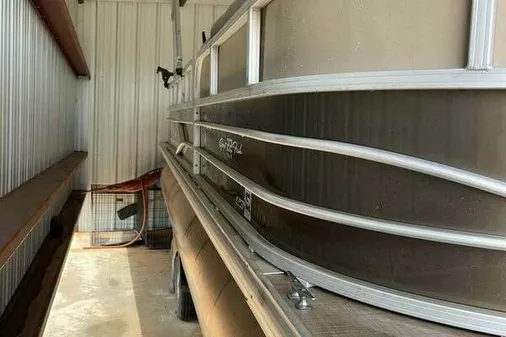 Sun Tracker SportFish 22 DLX image