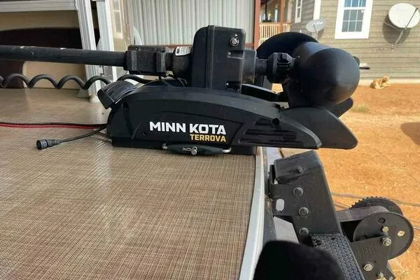 Sun Tracker SportFish 22 DLX image